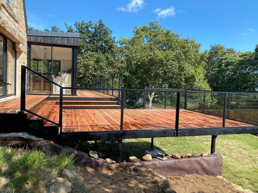 Traitements d’anti-corrosions pour les garde-corps, escalier et la structure de la terrasse.